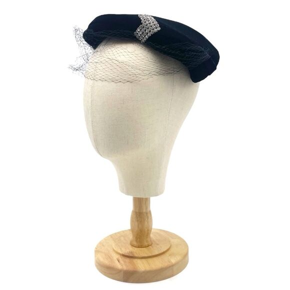 Vintage 1950s Black Velvet Evening Hat Beret Cap Rhinestone Clip With Mesh Veil - Picture 5 of 10